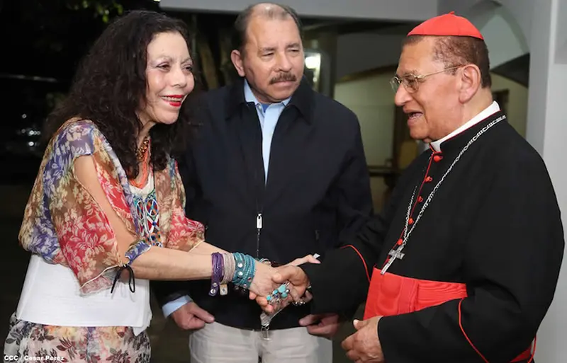 Daniel y Rosario saludan al Cardenal Miguel en su 90 Aniversario Natal