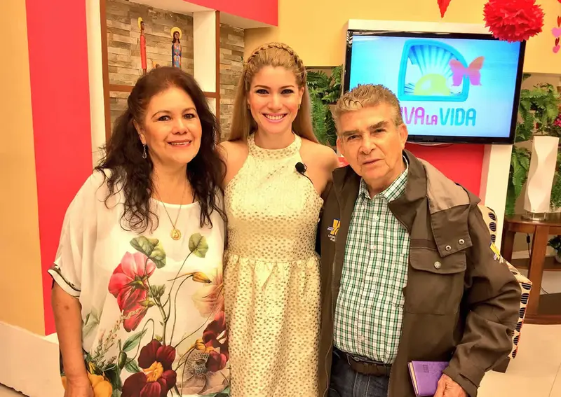 Don Otto y Doña Georgina visitan la Revista “Viva La Vida”