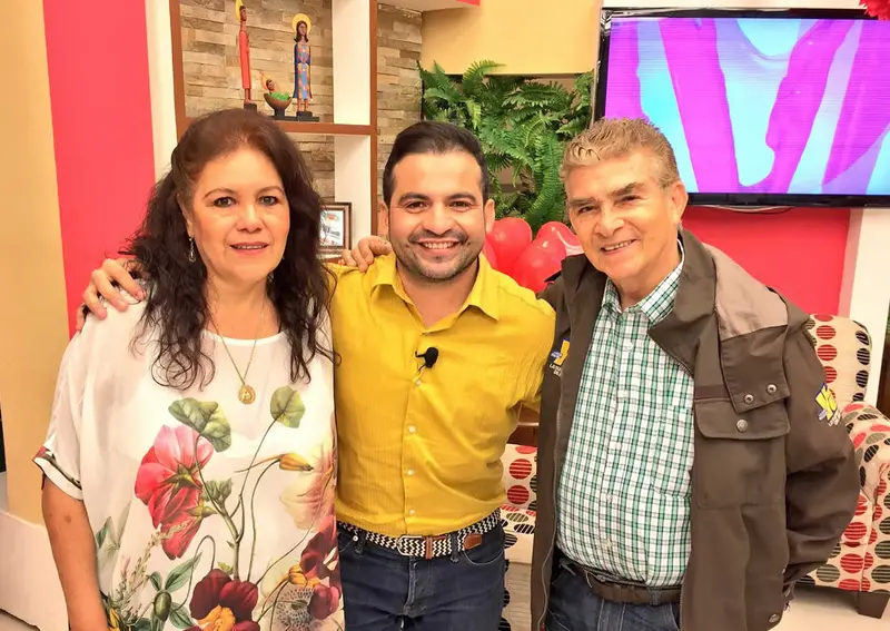 Don Otto y Doña Georgina visitan la Revista “Viva La Vida”