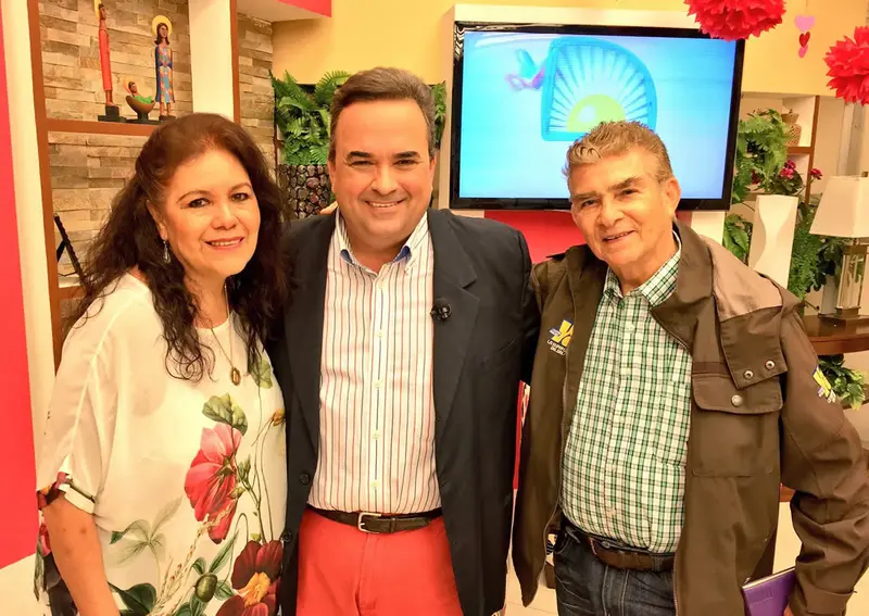 Don Otto y Doña Georgina visitan la Revista “Viva La Vida”