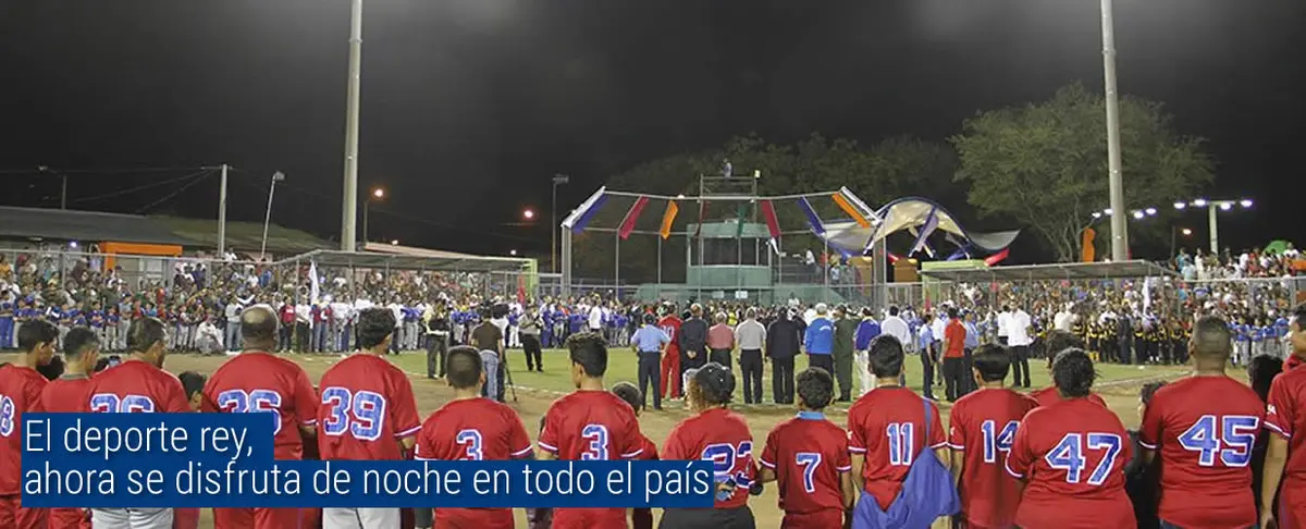 El deporte rey, ahora se disfruta de noche en todo el país