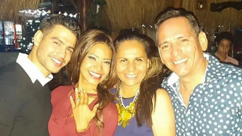Odalhya Fernández, felizmente comprometida