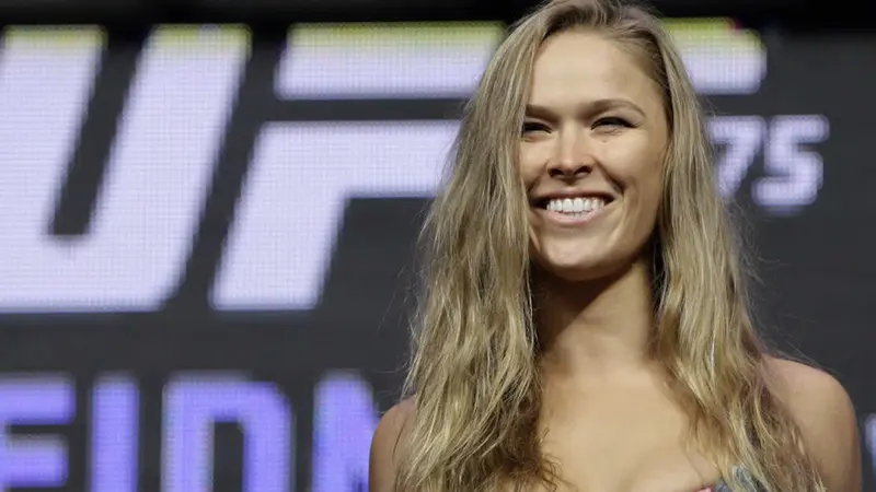 Ronda Rousey a Manny Pacquiao: “La religión se trata del amor a todo el mundo”