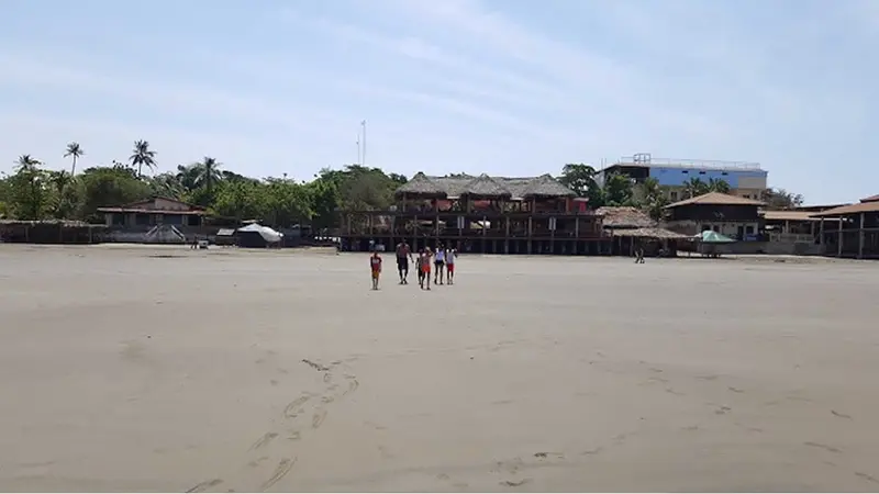 Playas lucen limpias después de una Semana Santa concurrida