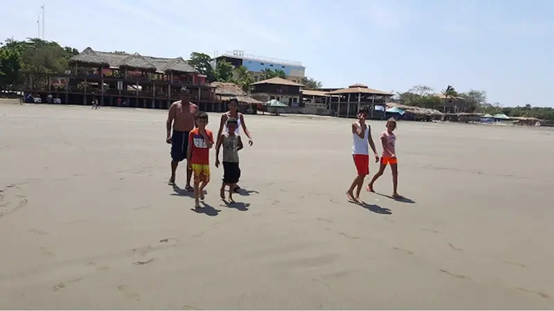 Playas lucen limpias después de una Semana Santa concurrida