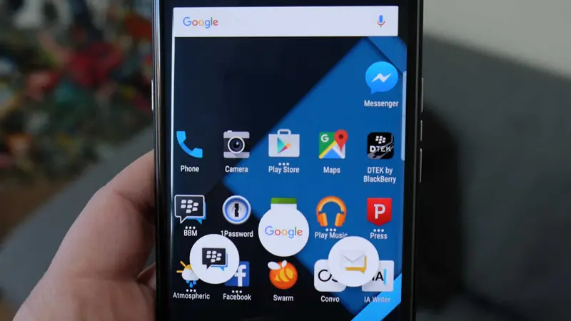 Facebook retira su app de BlackBerry, y BB pide ayuda a sus fans