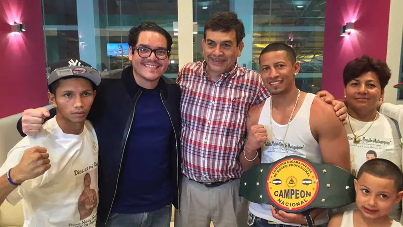 “El Gallito” Rojas recibido como un héroe la noche de este lunes
