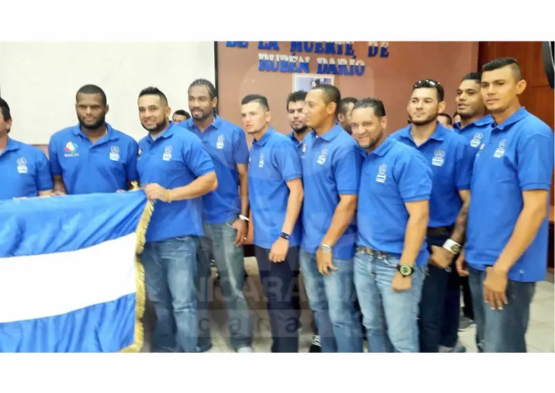 Abanderan a la Selección Nacional de Béisbol