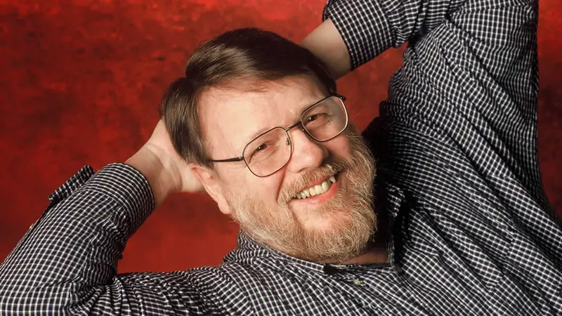 Muere Ray Tomlinson, inventor del correo electrónico