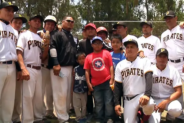 Román visita a Nicaragüenses en el Parque Las Sábanas