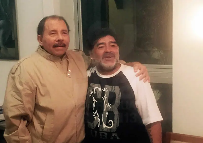 Presidente Daniel, sostiene amistoso encuentro con la estrella de fútbol Mundial Diego Armando Maradona