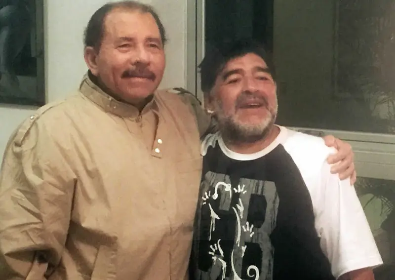 Presidente Daniel, sostiene amistoso encuentro con la estrella de fútbol Mundial Diego Armando Maradona