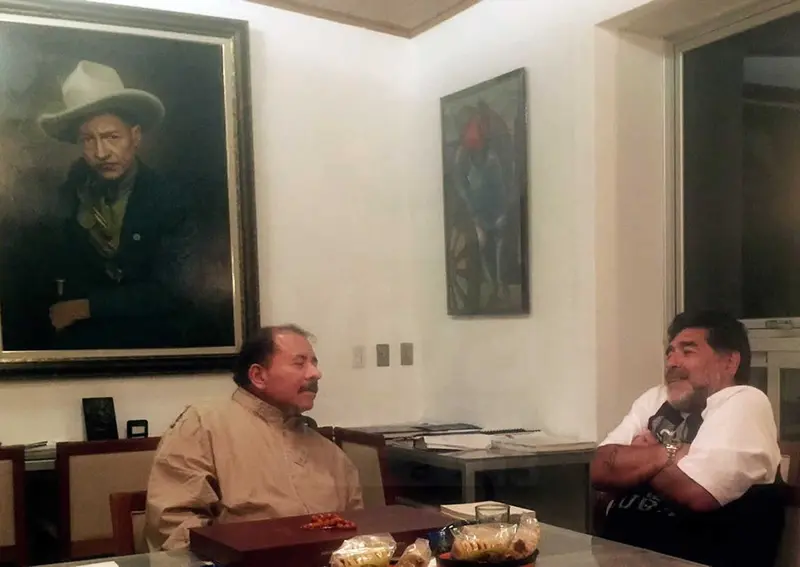Presidente Daniel, sostiene amistoso encuentro con la estrella de fútbol Mundial Diego Armando Maradona