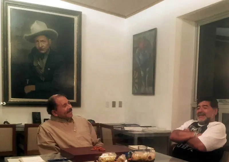 Presidente Daniel, sostiene amistoso encuentro con la estrella de fútbol Mundial Diego Armando Maradona