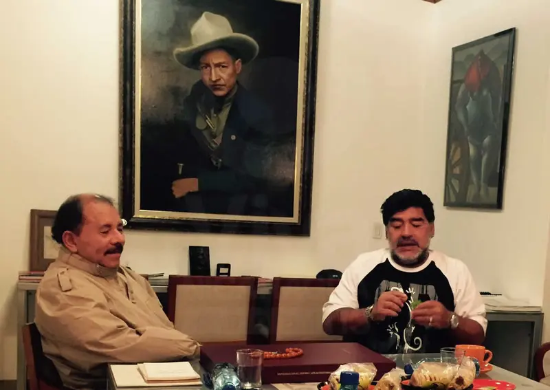 Presidente Daniel, sostiene amistoso encuentro con la estrella de fútbol Mundial Diego Armando Maradona