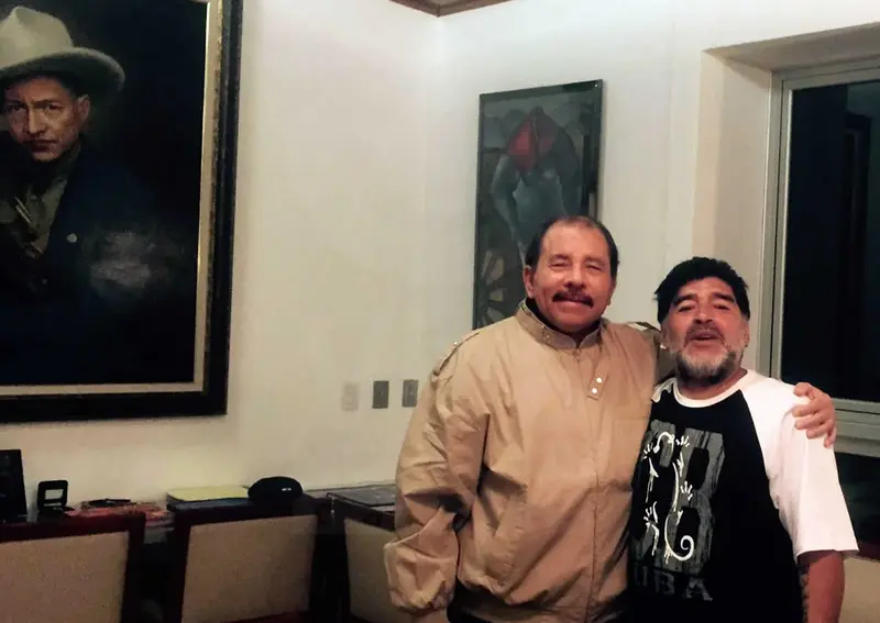 Presidente Daniel, sostiene amistoso encuentro con la estrella de fútbol Mundial Diego Armando Maradona