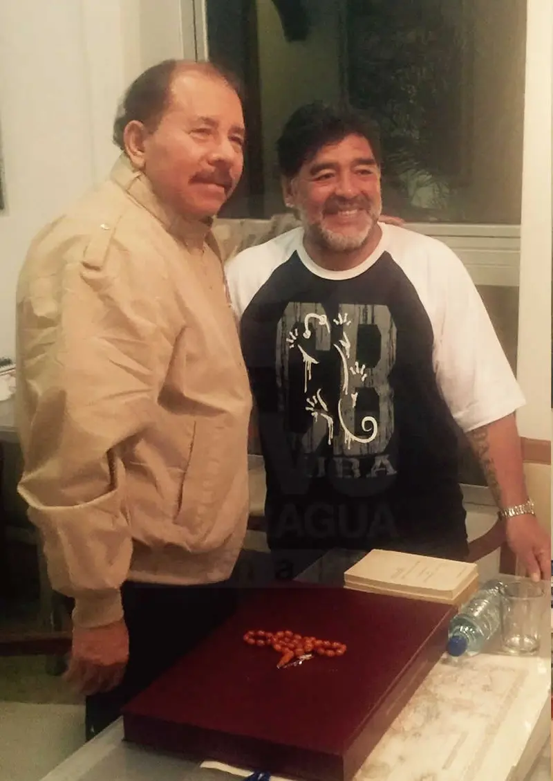 Presidente Daniel, sostiene amistoso encuentro con la estrella de fútbol Mundial Diego Armando Maradona