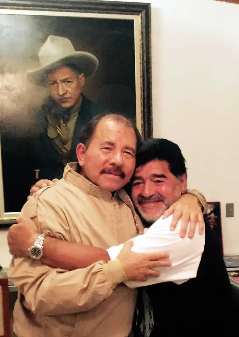 Presidente Daniel, sostiene amistoso encuentro con la estrella de fútbol Mundial Diego Armando Maradona