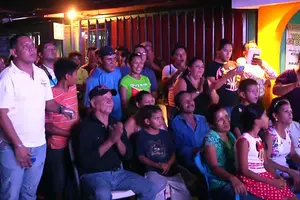 Barrio La Esperanza celebró el triunfo de Román “Chocolatito” González