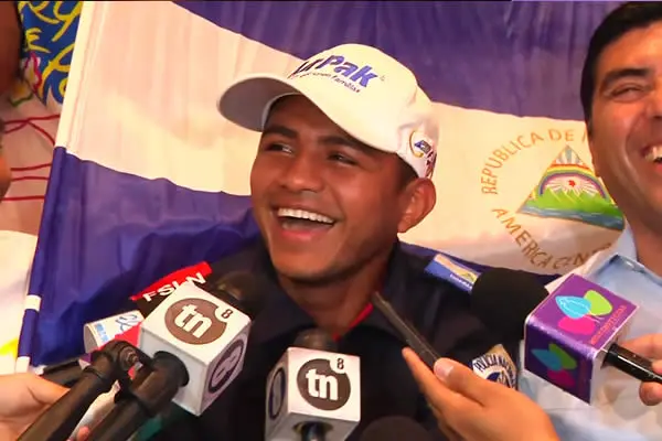 Román “Chocolatito” González regresa victorioso a Nicaragua