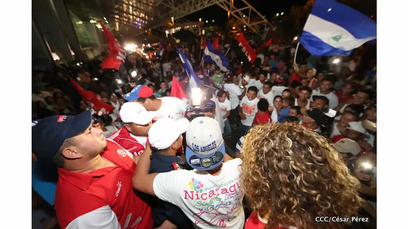 Retorna a Nicaragua “Chocolatito” González tras su apoteósica victoria contra McWilliams Arroyo