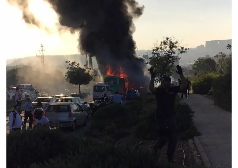 Al menos 20 heridos tras una fuerte explosión en un bus en Jerusalén