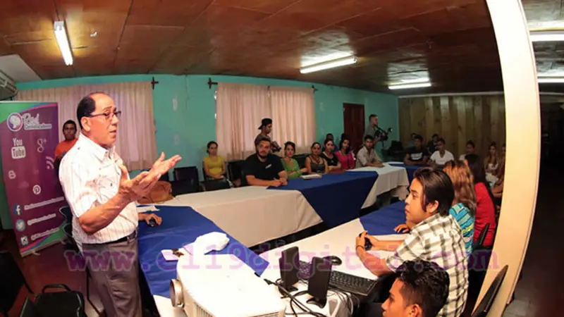 Promueven taller de producción radiofónica en estudiantes de periodismo