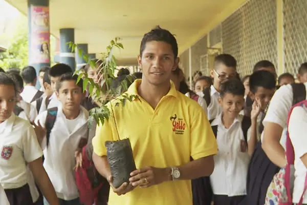 “El Gallito” Rojas se une a la Campaña “Yo Adopto un Árbol por #AMORANICARAGUA”