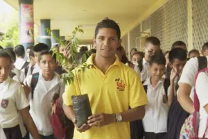 “El Gallito” Rojas se une a la Campaña “Yo Adopto un Árbol por #AMORANICARAGUA”