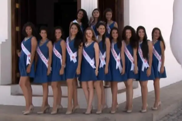 Candidatas a Miss Teen visitan el Paseo Xolotlán