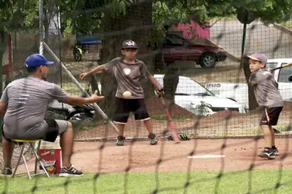 Edgard López y su escuela de Béisbol