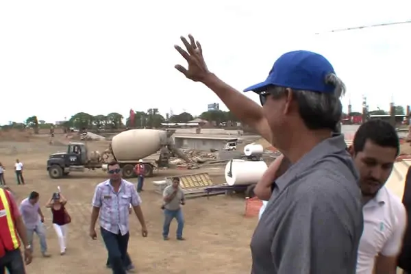 Dennis Martínez visitó construcción del nuevo Estadio de Béisbol