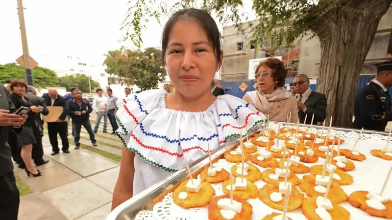 Flores para el General de Hombres y Mujeres Libres en el Perú
