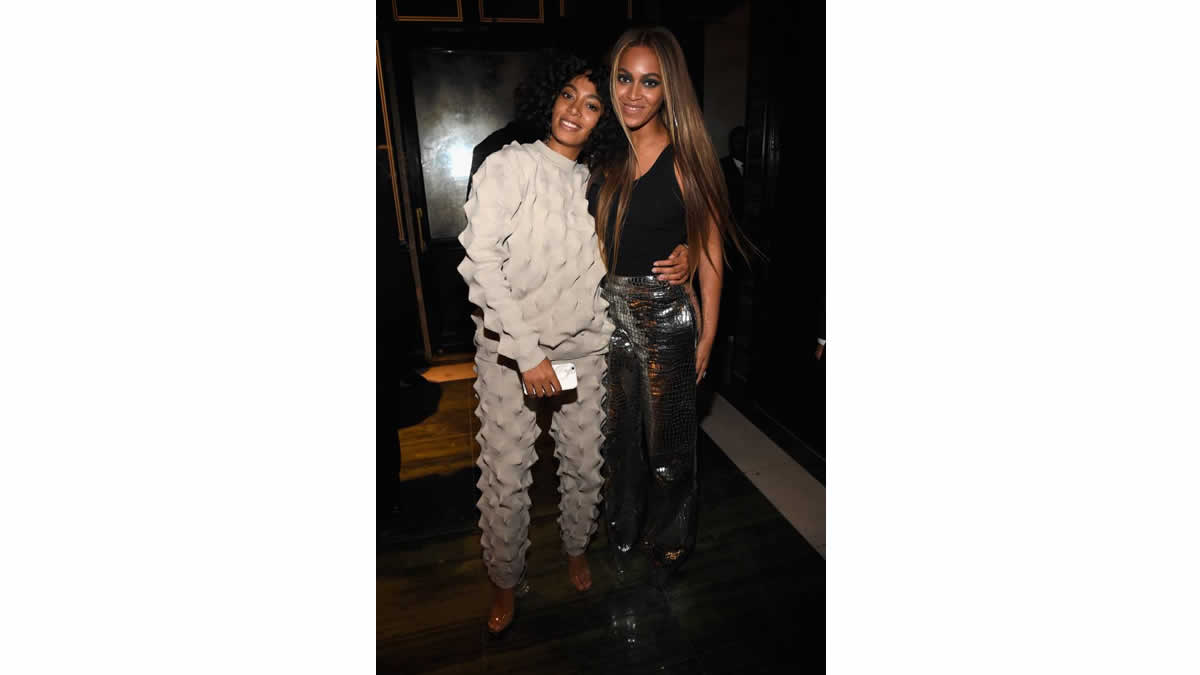 Beyoncé, envuelta en látex y sin Jay-Z