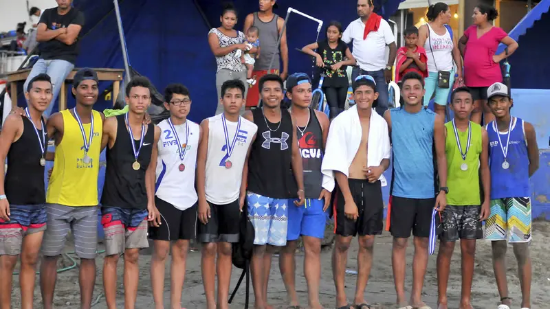 60 parejas en torneo de voleibol de playa