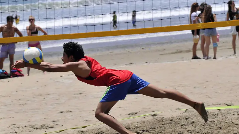 60 parejas en torneo de voleibol de playa