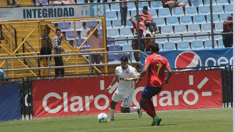 Juan Barrera en la Final del Futbol Chapin