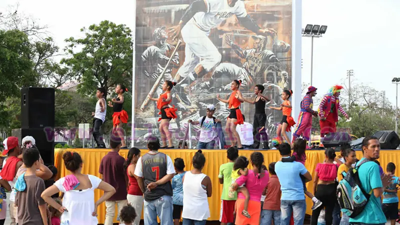 Miles de niños recuerdan a Luis Alfonso Velázquez Flores jugando, cantando y bailando