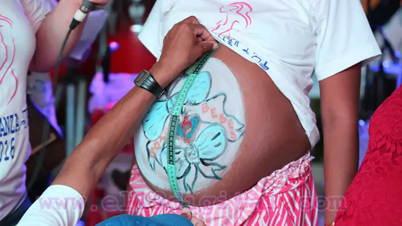 Barriga de 56 centímetros, se llevó el premio a la “Madre Panza”
