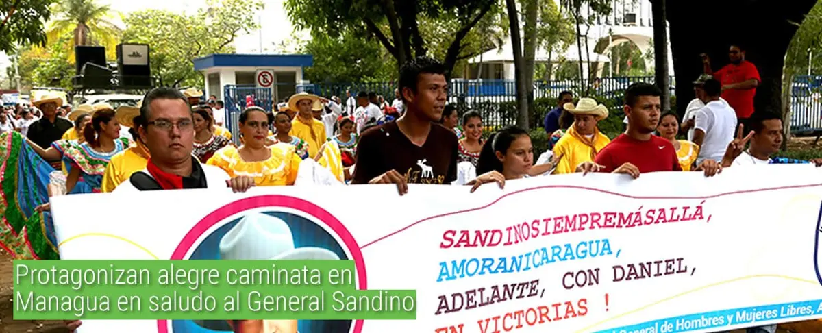 Protagonizan alegre caminata en Managua en saludo al General Sandino