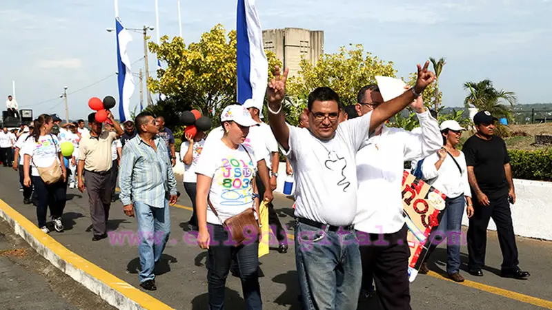 Protagonizan alegre caminata en Managua en saludo al General Sandino