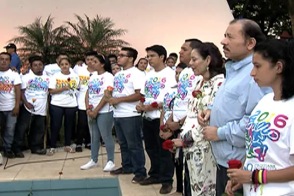 Daniel y Rosario rinden homenaje al Comandante Carlos Fonseca