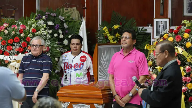 Rinden Guardia de Honor a Noel Areas, "Maestro de los Managers nicaragüenses"