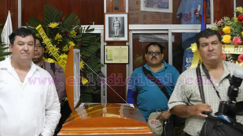 Rinden Guardia de Honor a Noel Areas, "Maestro de los Managers nicaragüenses"