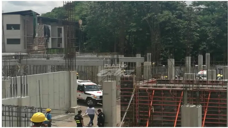Costa Rica: 3 trabajadores aplastados por vigas de concreto son rescatados