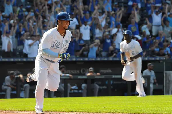 Kansas City venció 6-1 a los Astros con cuadrangular de Cheslor Cuthbert