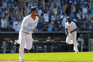 Kansas City venció 6-1 a los Astros con cuadrangular de Cheslor Cuthbert