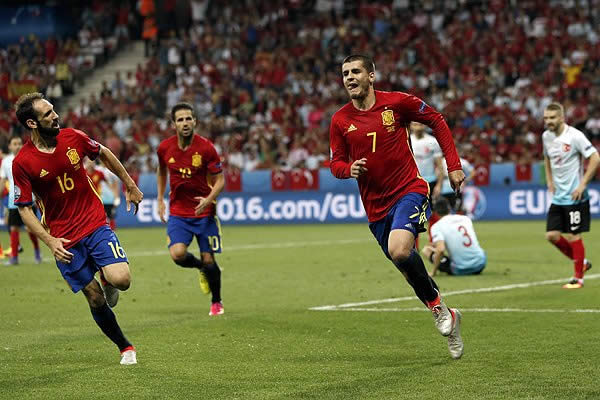 España goleó con doblete de Morata 3-0 a Turquía