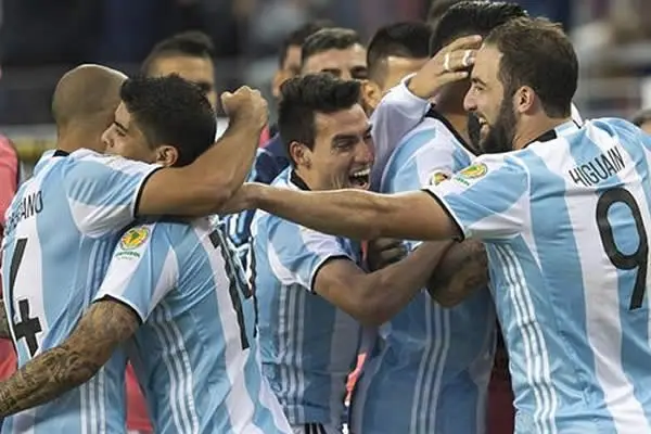 Copa América: Argentina debutó con revancha y derroto 2-1 a Chile