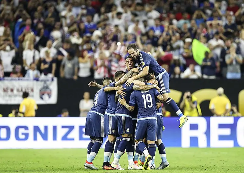 Argentina despacha a EEUU y se mete en la final con un Messi histórico 